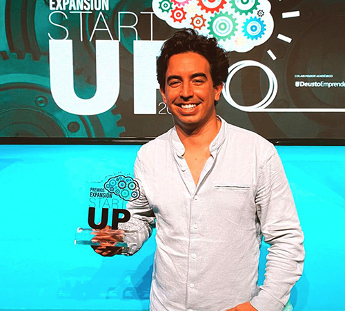 Norberto de Rodrigo recogiendo el premio de Gravity Wave.